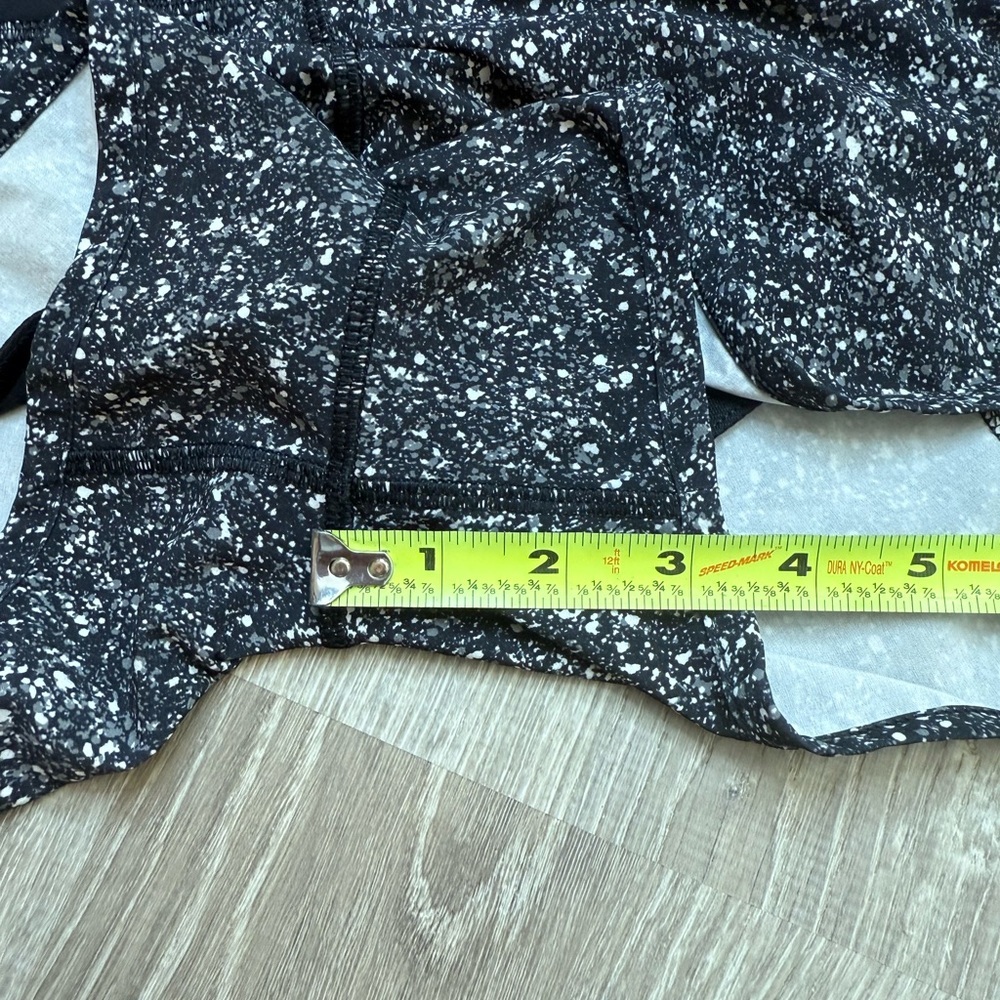 Lululemon Speed Short
Mini Splatter White Black / Black Size 4 - Picture 10 of 13